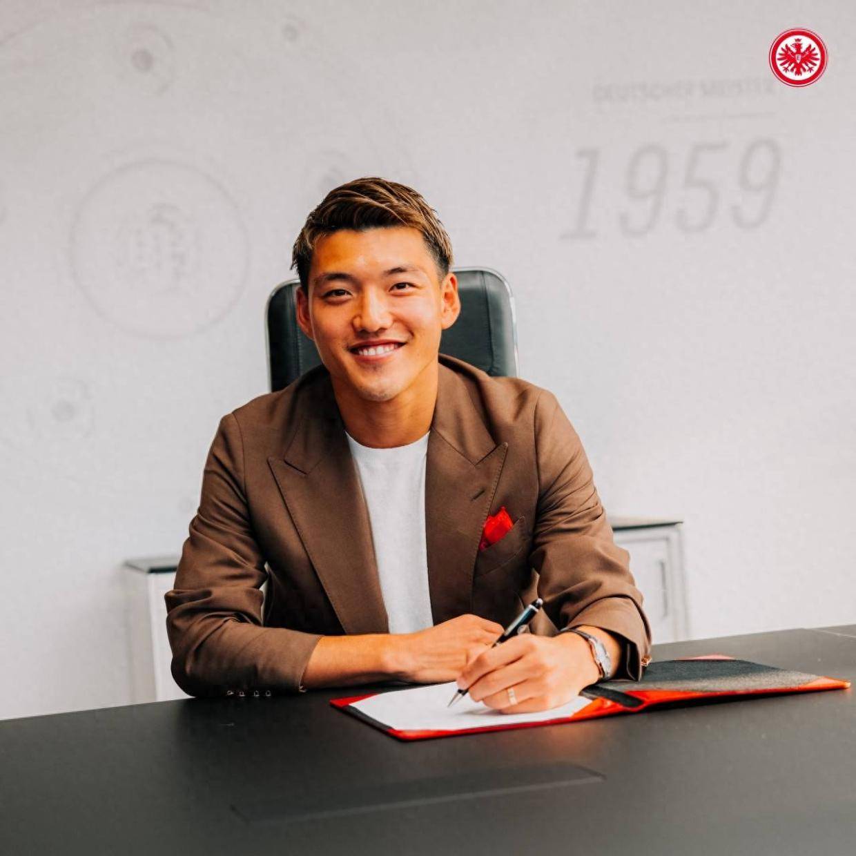 堂安律2200万欧加盟德甲前3球队 新赛季踢欧冠 1人身价=2支国足