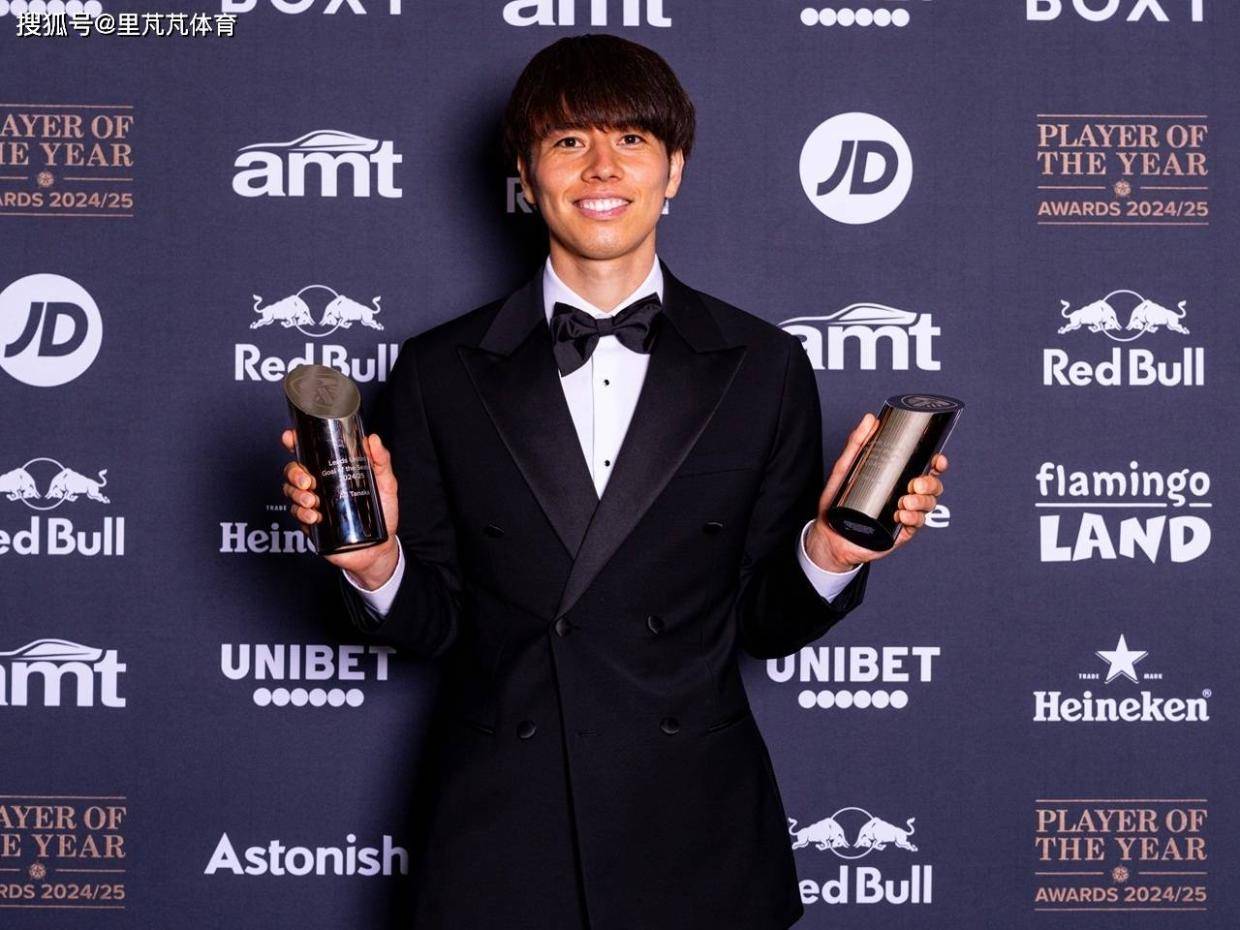 入选PFA最佳阵容，英超首秀当选赛后MVP，26岁日本中场证明自己